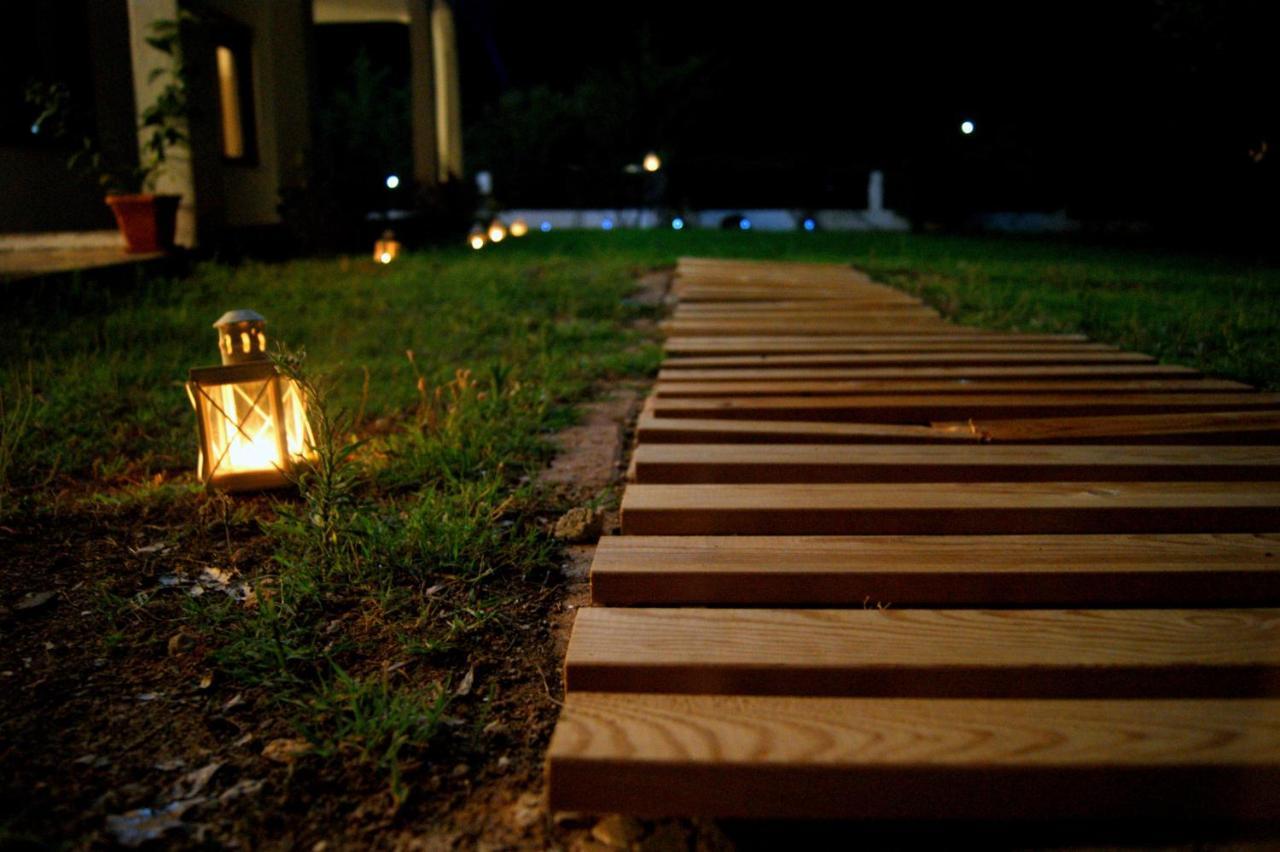 Simplicity At Iris Accommodation Psakoudia Habitación foto