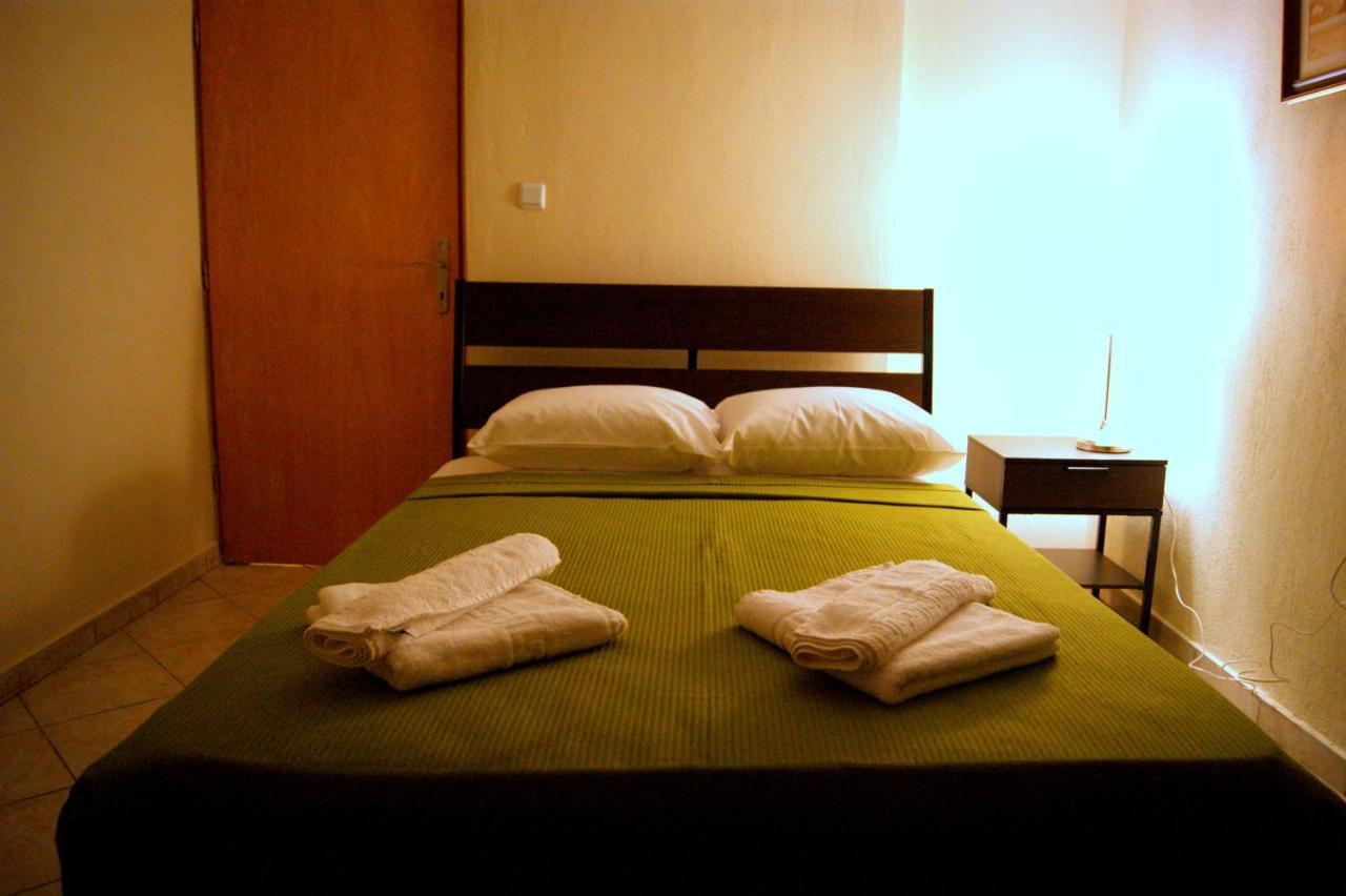 Simplicity At Iris Accommodation Psakoudia Habitación foto